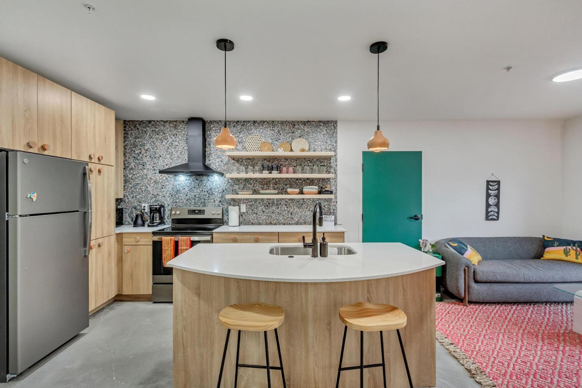 Maven Apartment *